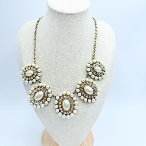 None Jewelry - Circle Statement Faux Pearl Rhinestone Beaded Gold Toned Necklace